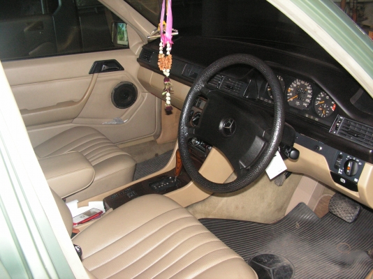 เบน300E  รับประกันความสวยและเดิมๆเลยครับ(เก่าเเต่ปีนะครับ)