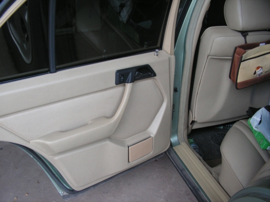 เบน300E  รับประกันความสวยและเดิมๆเลยครับ(เก่าเเต่ปีนะครับ)