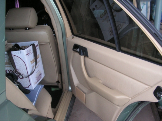 เบน300E  รับประกันความสวยและเดิมๆเลยครับ(เก่าเเต่ปีนะครับ)