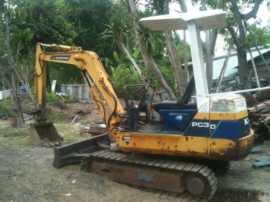 ขายรถแม็คโค pc 30-6 ราคา 370.000 บาท