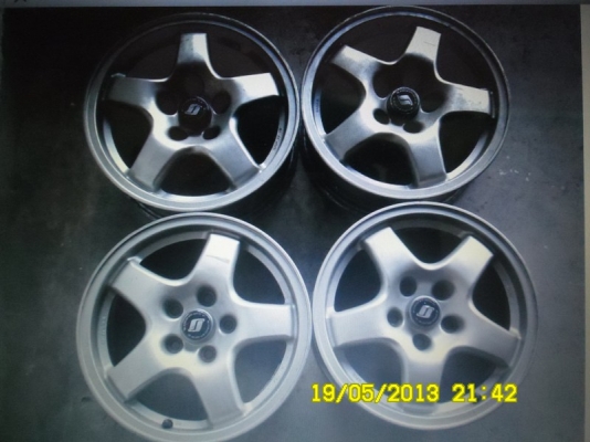 ขายแม๊กซ์สกายไลน์  ฝาครบ สีเดิม  4วง พร้อมยาง 4เส้น