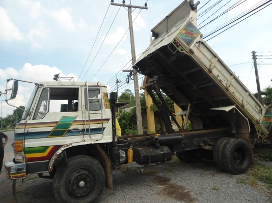 ต้องการขายรถบรรทุก  6  ล้อครับ