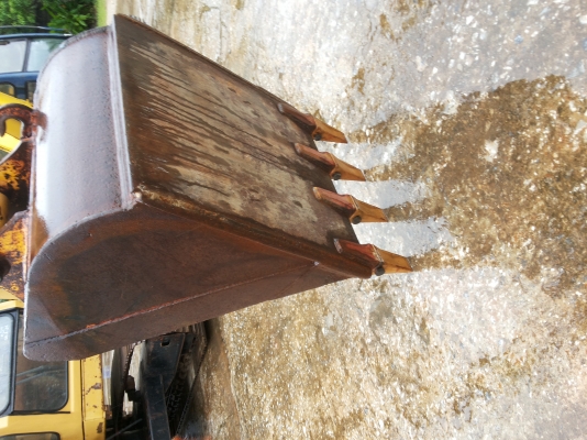 ขายรถขุดนำเข้า E70  พร้อมเอกสารใบแจ้งจำหน่าย มีรายหัวเจาะ ราคาพิเศษสำหรับหน้าฝน