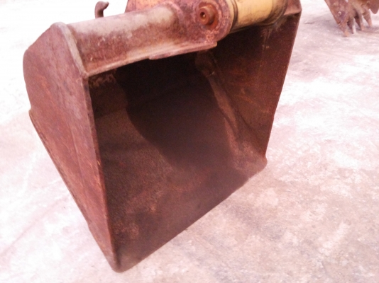 ขายรถขุดนำเข้า E70  พร้อมเอกสารใบแจ้งจำหน่าย มีรายหัวเจาะ ราคาพิเศษสำหรับหน้าฝน