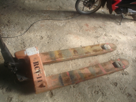 แม่แรงยกของใช้ได้ ขายถูก 2,500บาท ตามรูปครับท่าน