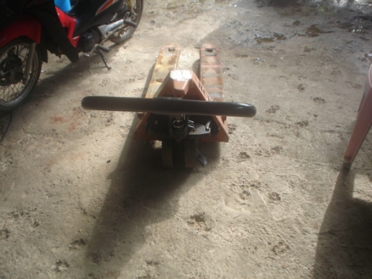 แม่แรงยกของใช้ได้ ขายถูก 2,500บาท ตามรูปครับท่าน