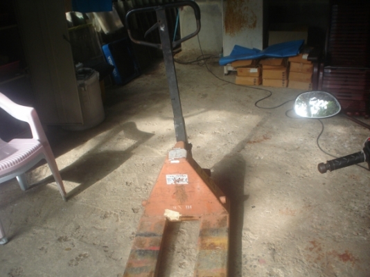 แม่แรงยกของใช้ได้ ขายถูก 2,500บาท ตามรูปครับท่าน