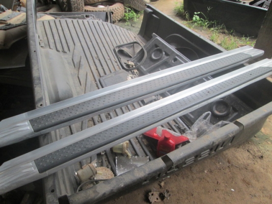 ขาย บันไดเสริม Dmax ของแท้ตามสภาพ 1 คู่