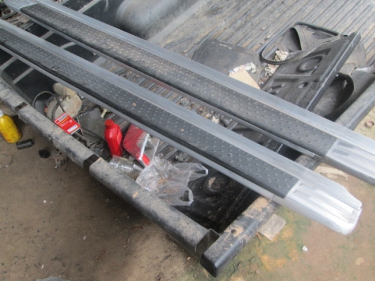 ขาย บันไดเสริม Dmax ของแท้ตามสภาพ 1 คู่