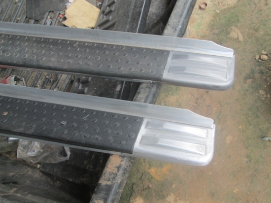 ขาย บันไดเสริม Dmax ของแท้ตามสภาพ 1 คู่