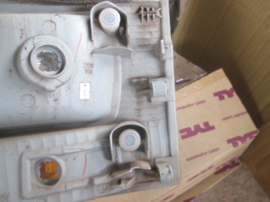 ขายชุดเสื้อไฟเลี้ยวขวา TOYOTA HIACE ขายชุดเสื้อไฟเลี้ยวขวา TOYOTA HIACE