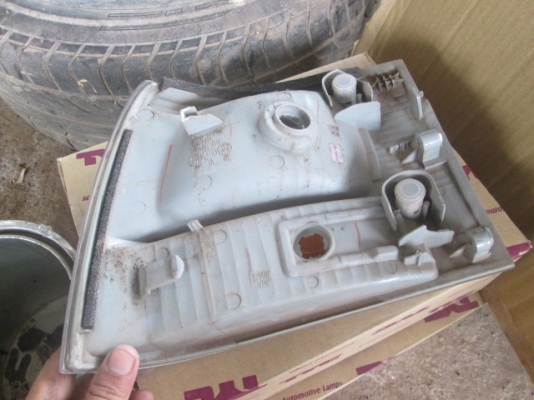 ขายชุดเสื้อไฟเลี้ยวขวา TOYOTA HIACE ขายชุดเสื้อไฟเลี้ยวขวา TOYOTA HIACE