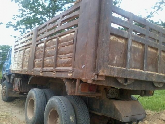 HINO FR 285 HP EP100 TURBO INTERCOOLER สิบล้อดั๊มพ์ 2 เพลา กระบะดั๊มพ์เหล็ก 12 ตันสภาพดี เครื่องแน่นแรงดี ภายในเก๋งคอนโซลสวยครบ แอร์เย็น พวงมาลัยเพาเวอร์ เบรคทริ๊ปฟี้ครบครัน ช่วงล่างคัชซีไม่แตกไม่บวม ยางสภาพดี 10 เส้นประมาณ 70\% พร้อมบรรทุกพร้อมใช้งาน เอกส