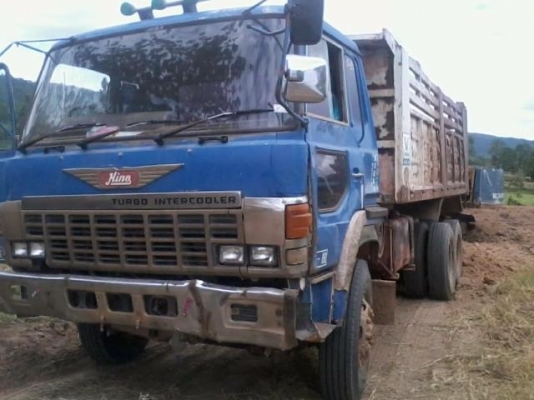 HINO FR 285 HP EP100 TURBO INTERCOOLER สิบล้อดั๊มพ์ 2 เพลา กระบะดั๊มพ์เหล็ก 12 ตันสภาพดี เครื่องแน่นแรงดี ภายในเก๋งคอนโซลสวยครบ แอร์เย็น พวงมาลัยเพาเวอร์ เบรคทริ๊ปฟี้ครบครัน ช่วงล่างคัชซีไม่แตกไม่บวม ยางสภาพดี 10 เส้นประมาณ 70\% พร้อมบรรทุกพร้อมใช้งาน เอกส