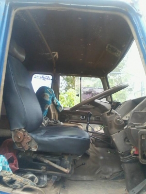 HINO FR 285 HP EP100 TURBO INTERCOOLER สิบล้อดั๊มพ์ 2 เพลา กระบะดั๊มพ์เหล็ก 12 ตันสภาพดี เครื่องแน่นแรงดี ภายในเก๋งคอนโซลสวยครบ แอร์เย็น พวงมาลัยเพาเวอร์ เบรคทริ๊ปฟี้ครบครัน ช่วงล่างคัชซีไม่แตกไม่บวม ยางสภาพดี 10 เส้นประมาณ 70\% พร้อมบรรทุกพร้อมใช้งาน เอกส