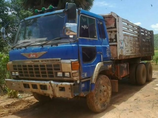 HINO FR 285 HP EP100 TURBO INTERCOOLER สิบล้อดั๊มพ์ 2 เพลา กระบะดั๊มพ์เหล็ก 12 ตันสภาพดี เครื่องแน่นแรงดี ภายในเก๋งคอนโซลสวยครบ แอร์เย็น พวงมาลัยเพาเวอร์ เบรคทริ๊ปฟี้ครบครัน ช่วงล่างคัชซีไม่แตกไม่บวม ยางสภาพดี 10 เส้นประมาณ 70\% พร้อมบรรทุกพร้อมใช้งาน เอกส