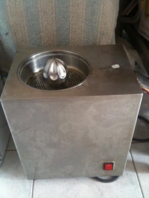 ขายเครื่องค้ันน้ำส้ม ไฟฟ้า มือสอง สภาพดี ครับ