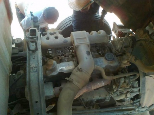 HINO FM 3M 240 HP M10C สิบล้อดั๊มพ์ 2 เพลา กระบะดั๊มพ์เหล็ก 12 ตันของสามมิตรลอนเฉียงสภาพสวยจัดทั้งภายนอกและภายใน มีระบบลากพ่วงครบพร้อมใช้งาน เครื่องแห้งแรงดีไม่มีเยิ้ม ภายในเก๋งคอนโซลสวยครบ แอร์เย็น พวงมาลัยเพาเวอร์ เบรคทริ๊ปฟี้ ช่วงล่างคัชซีสวยมาก ยางสภา