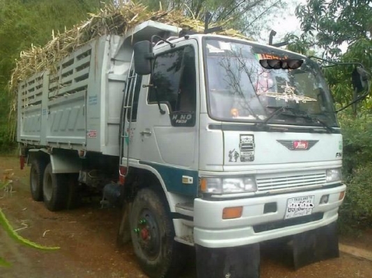 HINO FM 3M 240 HP M10C สิบล้อดั๊มพ์ 2 เพลา กระบะดั๊มพ์เหล็ก 12 ตันของสามมิตรลอนเฉียงสภาพสวยจัดทั้งภายนอกและภายใน มีระบบลากพ่วงครบพร้อมใช้งาน เครื่องแห้งแรงดีไม่มีเยิ้ม ภายในเก๋งคอนโซลสวยครบ แอร์เย็น พวงมาลัยเพาเวอร์ เบรคทริ๊ปฟี้ ช่วงล่างคัชซีสวยมาก ยางสภา
