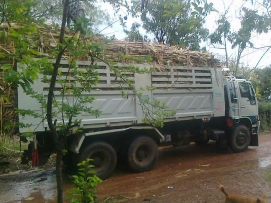 HINO FM 3M 240 HP M10C สิบล้อดั๊มพ์ 2 เพลา กระบะดั๊มพ์เหล็ก 12 ตันของสามมิตรลอนเฉียงสภาพสวยจัดทั้งภายนอกและภายใน มีระบบลากพ่วงครบพร้อมใช้งาน เครื่องแห้งแรงดีไม่มีเยิ้ม ภายในเก๋งคอนโซลสวยครบ แอร์เย็น พวงมาลัยเพาเวอร์ เบรคทริ๊ปฟี้ ช่วงล่างคัชซีสวยมาก ยางสภา