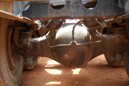 ขายด่วน..รถสิบล้อ ท้ายลาด HINO ZM 303 เครื่อง HINO EK100 รถสวย ใส่แบคโฮ KOMATSU PC200 สบาย ๆ มีทะเบียนครบ.