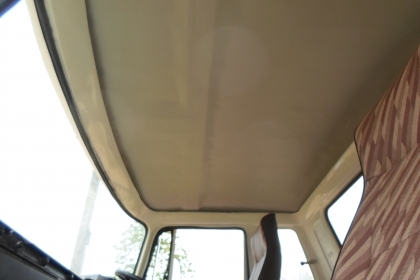 ขายด่วน..รถสิบล้อ ท้ายลาด HINO ZM 303 เครื่อง HINO EK100 รถสวย ใส่แบคโฮ KOMATSU PC200 สบาย ๆ มีทะเบียนครบ.