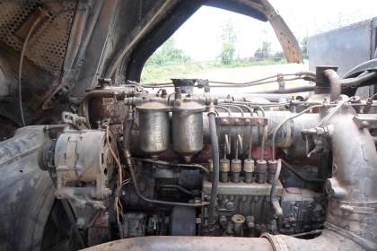 ขายด่วน..รถสิบล้อ ท้ายลาด HINO ZM 303 เครื่อง HINO EK100 รถสวย ใส่แบคโฮ KOMATSU PC200 สบาย ๆ มีทะเบียนครบ.