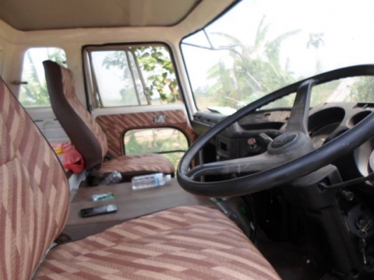 ขายด่วน..รถสิบล้อ ท้ายลาด HINO ZM 303 เครื่อง HINO EK100 รถสวย ใส่แบคโฮ KOMATSU PC200 สบาย ๆ มีทะเบียนครบ.