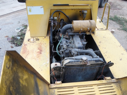 เจ้าของลดราคา  ลดราคาขาย รถบด 9 ล้อยาง Kawasaki KR20 สภาพสวยมาก