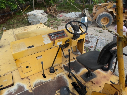 เจ้าของลดราคา  ลดราคาขาย รถบด 9 ล้อยาง Kawasaki KR20 สภาพสวยมาก