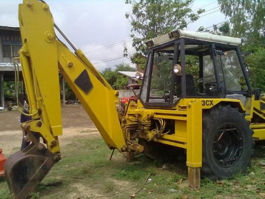JCB 3CX รถตักหน้า - ขุดหลัง สภาพสวยเหมือนรถเก่านอกเลยครับ เครื่องยนต์แรงดีแห้งดีไม่มีเยิ้ม ระบบไฮดรอลิกส์ไม่มีแตกแห้งดีทั้งคัน ควบคุมง่ายไม่ว่าจะตักหรือจะขุดพร้อมใช้งานได้เลยไม่มีปัญหา ช่วงล่างยางสภาพดี เอกสารสัญญาซื้อขาย ราคาต่อรองได้นะครับ