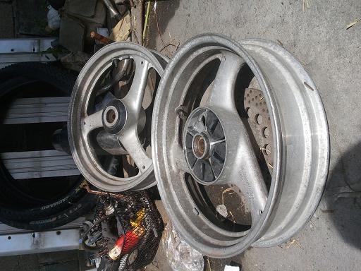 ขายล้อแม็ก 4สูบ 3ก้าน หน้า 3.00 หลัง 4.00 ครับ ขอบ17 หน้าหลัง ขายล้อแม็ก 4สูบ 3ก้าน หน้า 3.00 หลัง 4.00 ครับ ขอบ17 หน้าหลัง