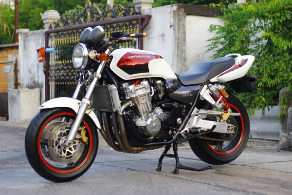 ขาย super 1300 สวยๆสักคัน  ทะเบียนแท้. โอนขนส่ง