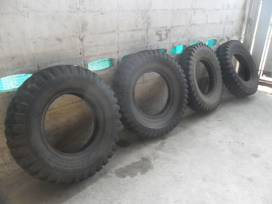 ยาง 9.00 - 20 สวยๆ 4 เส้น