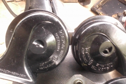 แตรรถยุโรปสวยๆครับเสียงเพราะครับเป็นแตรคู่ครับ  ผลิตในประเทศสเปน  และฝรั่งเศสครับสวยๆครับเสียงดี  เป็นของรถ เบน /ซีตอง  วอลโว่ลครับราคานี้คุ้ม