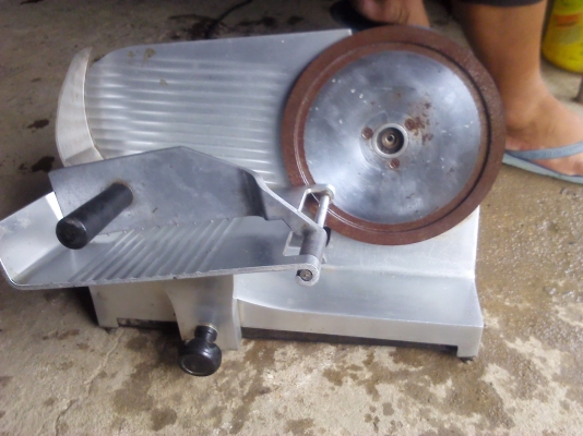 เครื่องสไลด์เนื้อให้มีความหนาบางตามที่กำหนดเนื้อที่สไลด์ออกสวย(VDOให้ดู)