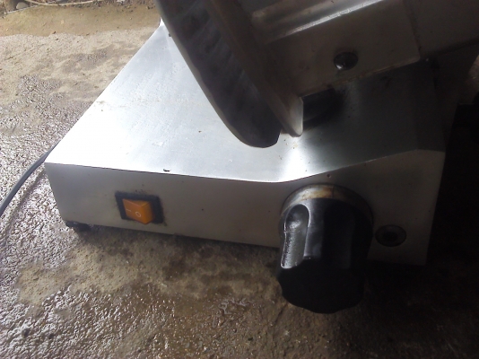 เครื่องสไลด์เนื้อให้มีความหนาบางตามที่กำหนดเนื้อที่สไลด์ออกสวย(VDOให้ดู)