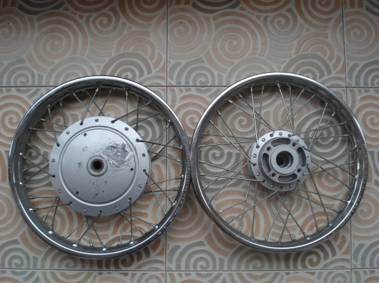 ขาย ดุมเดิมๆ ฟีโน้ใหม่ๆมีแตกสภาพเดิมๆพร้อมกะทะล้อไม่มีดุ้งไม่คด