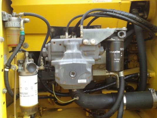 รถแบคโค komutsu  pc200-8 ทำงาน 9,192 ชั่วโมง