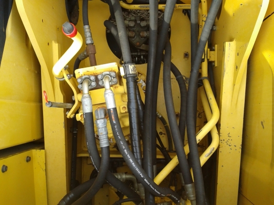 รถแบคโค komutsu  pc200-8 ทำงาน 9,192 ชั่วโมง