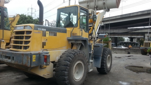 รถตักล้อยาง  WA300-3E-53071  เพิ่งเข้ามาจากญี่ปุ่น  สภาพสวย  ดูรถได้ที่ C.S หลักสี่  โทร.081-373-0559