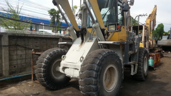 รถตักล้อยาง  WA300-3E-53071  เพิ่งเข้ามาจากญี่ปุ่น  สภาพสวย  ดูรถได้ที่ C.S หลักสี่  โทร.081-373-0559