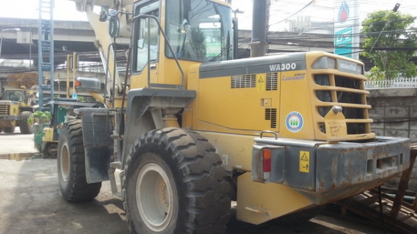 รถตักล้อยาง  WA300-3E-53071  เพิ่งเข้ามาจากญี่ปุ่น  สภาพสวย  ดูรถได้ที่ C.S หลักสี่  โทร.081-373-0559