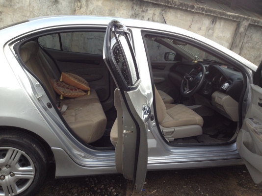 ขาย Honda city 2011  สีบรอนซ์  1500 cc. รถมือแรก สภาพสวย