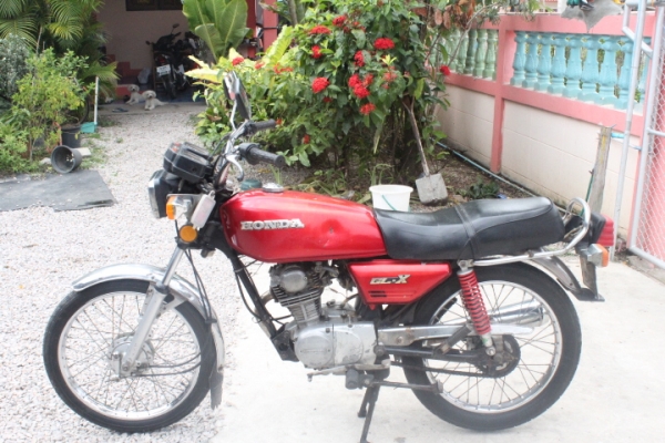 Glx125 ทะเบียนโอนภาษีพึ่งขาด3เดือนสภาพสวยเดิมราคาถูกๆ1380 0บาท