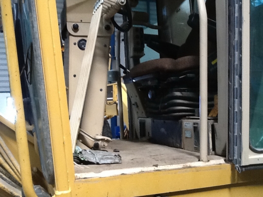 รถเกรด 140H ถึงไทยแล้วค่ะ สภาพดีและสวยมากค่ะ สนใจโทรหาเจี๊ยบเลยค่ะไม่ผิดหวัง 087-3310254 ค่ะ