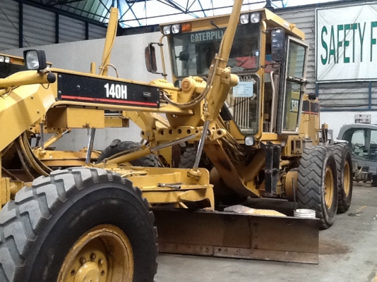 รถเกรด 140H ถึงไทยแล้วค่ะ สภาพดีและสวยมากค่ะ สนใจโทรหาเจี๊ยบเลยค่ะไม่ผิดหวัง 087-3310254 ค่ะ