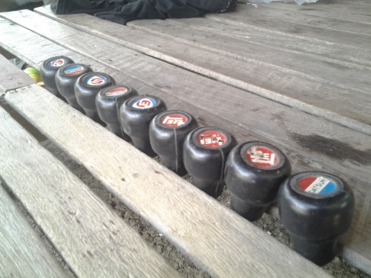 JOECLASSIC..ขายหัวเกียร์งานเก่าเก็บหนังแท้โคตรเก่า..หาที่ไหนไม่ได้อีกแล้ว..ของโตโยต้า  มาสด้า  ดัสสันอันละ350..พร้อมส่งสนใจโทรสอบฤามได้เลย..