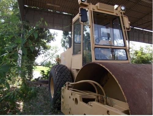 รถบดสั่นสะเทือน 2 เพลา STA MVV900 พร้อมเปลือกล้อหนาม 3 ชิ้น ยางใหม่ๆ 2 เส้น สภาพพร้อมใช้ เอกสารซื้อขายจากบริษัท