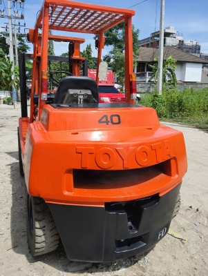 +++ ขายโฟล์คลิฟท์ TOYOTA FD35  ขนาด 3.5 ตัน เครื่องยนต์ดีเซล  เสา 3 เมตร  เกียร์ธรรมดา  งา 1,220  มม.  ยางตันครับ